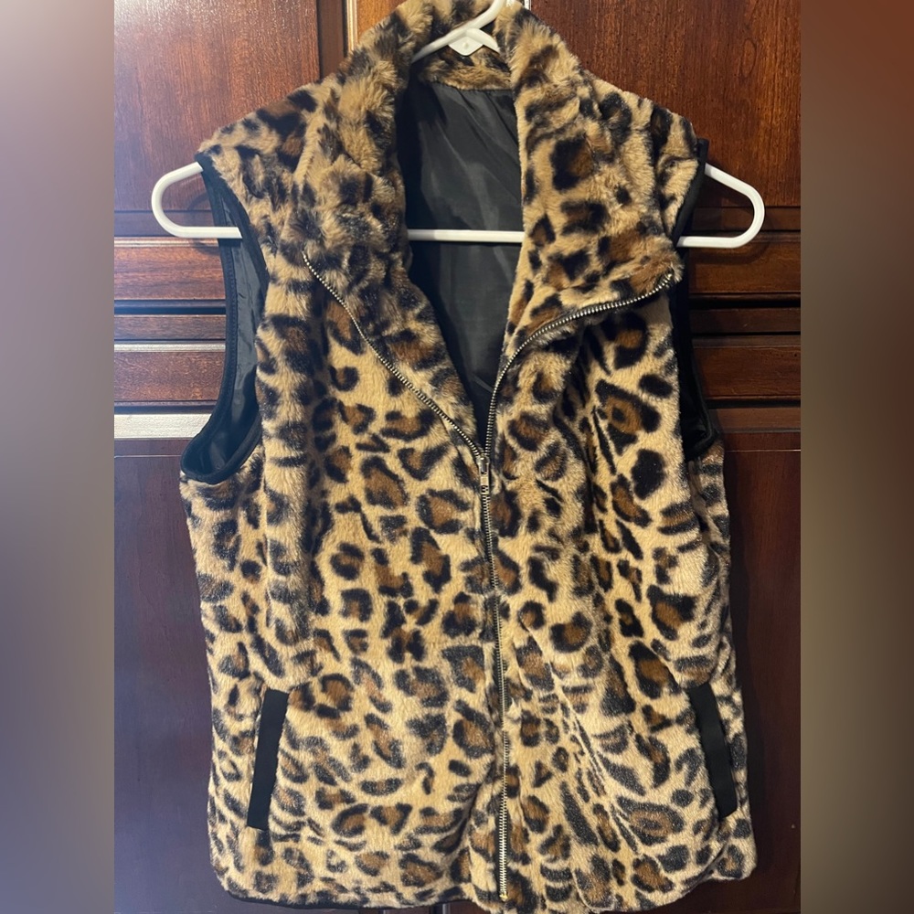 Women’s Leopard Vest *Boutique*